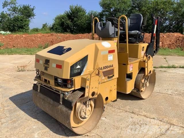 CAT CB24 Cilindri compactori dubli