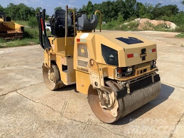 CAT CB24 Cilindri compactori dubli