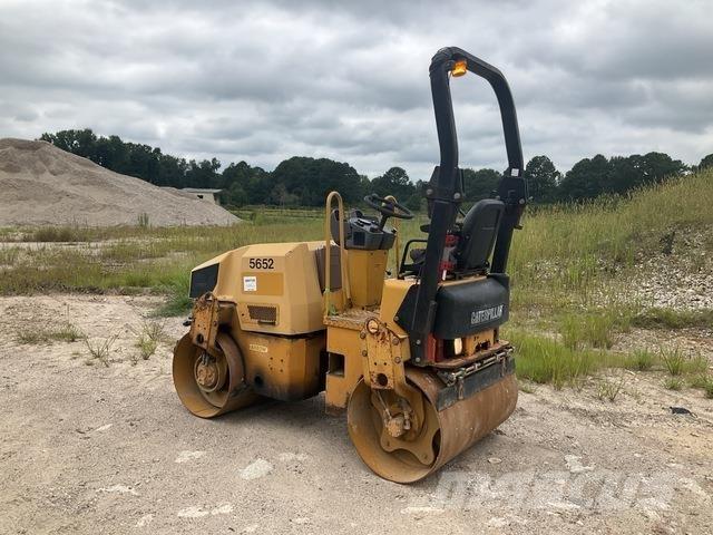CAT CB24 Cilindri compactori dubli