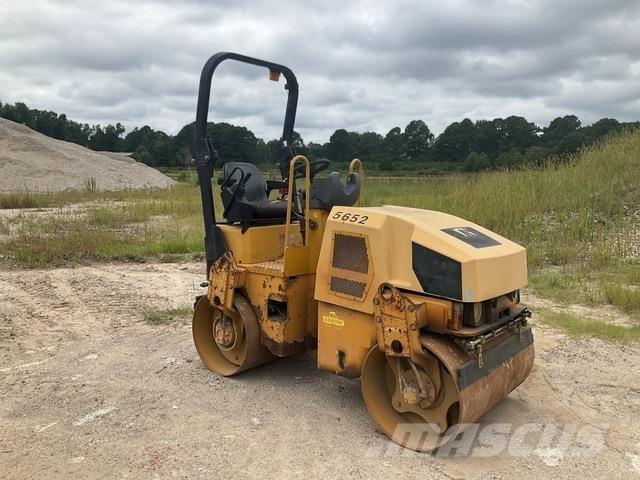 CAT CB24 Cilindri compactori dubli