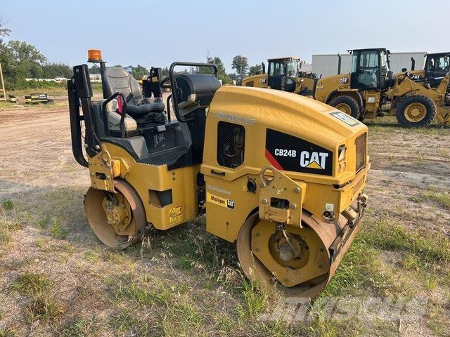 CAT CB24B Cilindri compactori dubli