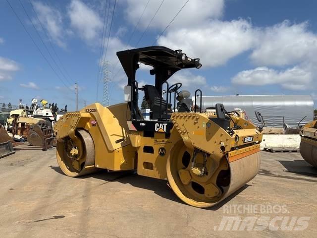 CAT CB64 Cilindri compactori dubli