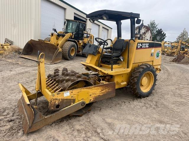 CAT CP-323C Compactoare monocilindrice