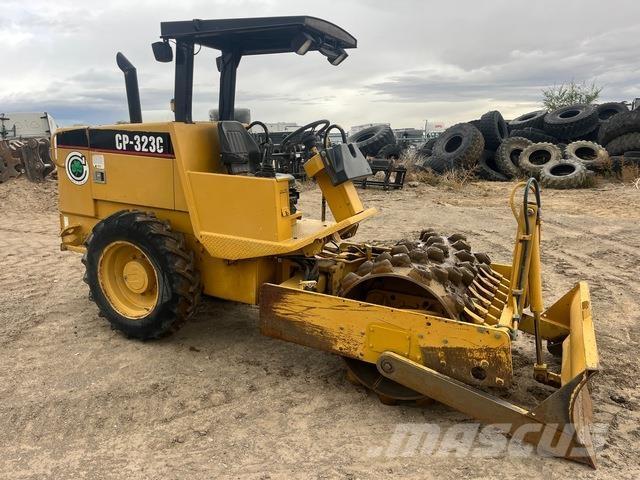 CAT CP-323C Compactoare monocilindrice
