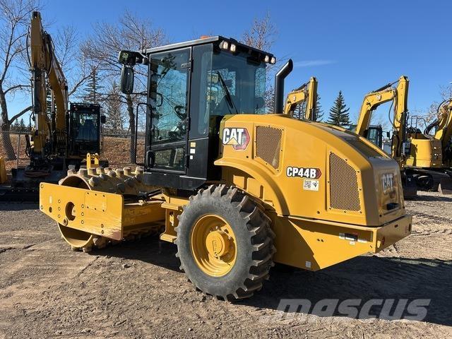 CAT CP44B Compactoare monocilindrice