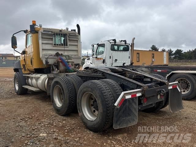 CAT CT660S Autotractoare