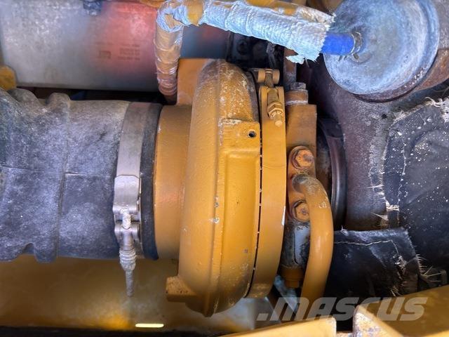CAT D11 Buldozere pe senile