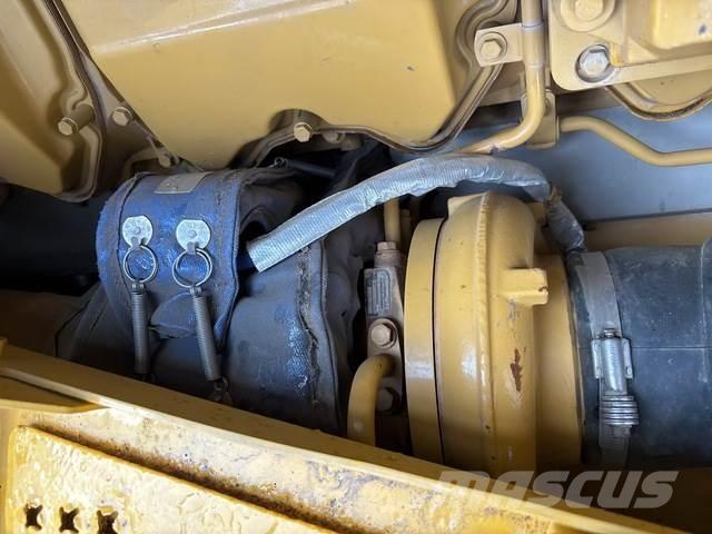 CAT D11T Buldozere pe senile