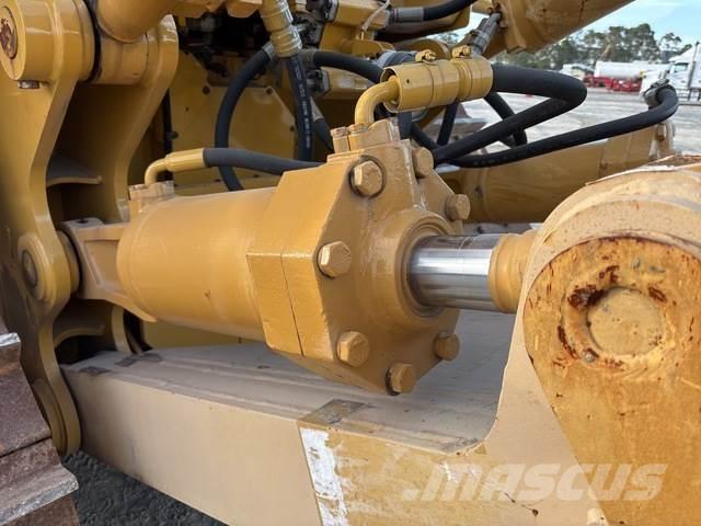 CAT D8T Buldozere pe senile