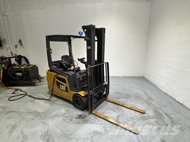 CAT MH 2ET3500 Stivuitor electric