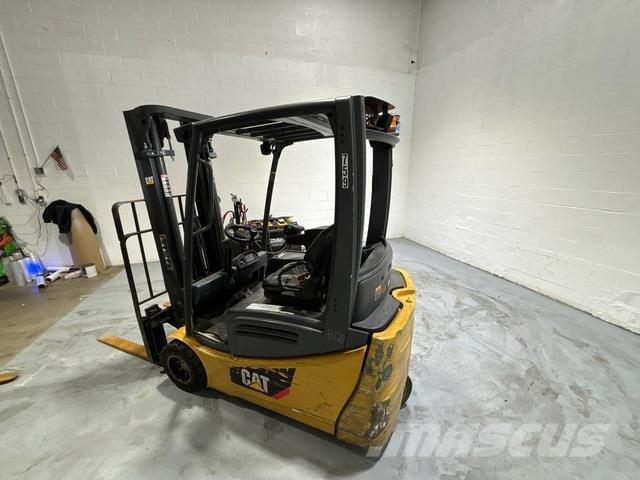 CAT MH 2ET3500 Stivuitor electric