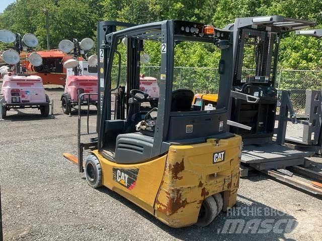 CAT MH 2ET4000 Stivuitor electric