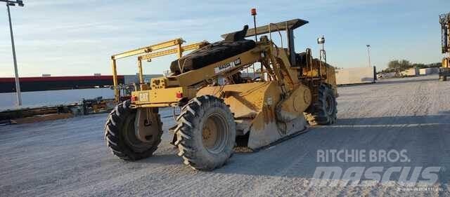 CAT RM300 Compactoare sol