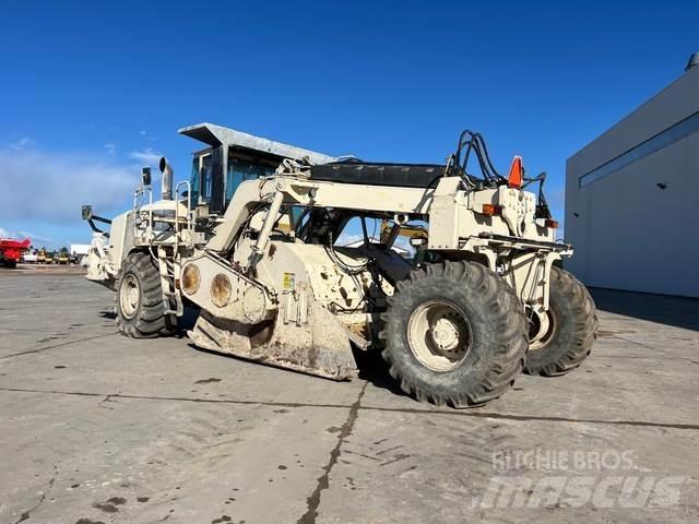 CAT RM500 Compactoare sol