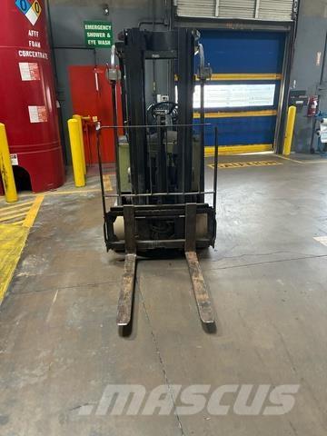 Clark TMX25 Stivuitor electric