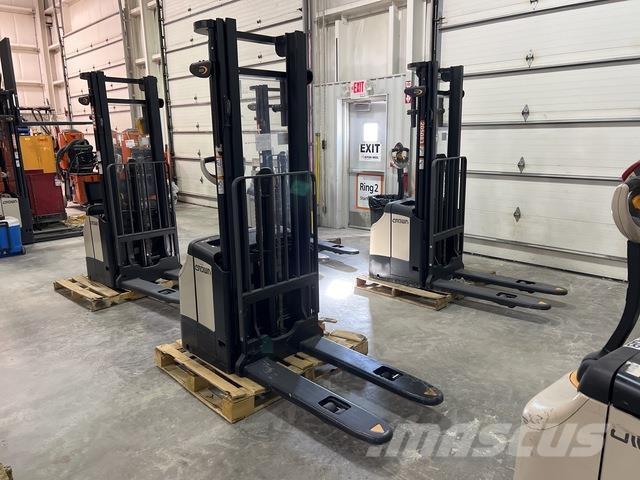 Crown ES 4000 Transpaleti autopropulsanti