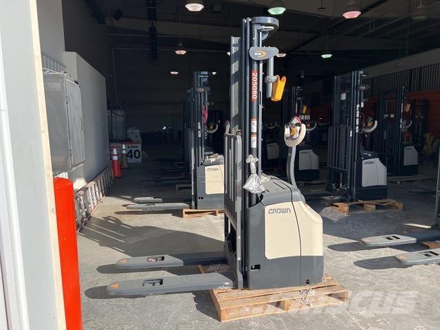 Crown ES 4000 Transpaleti autopropulsanti