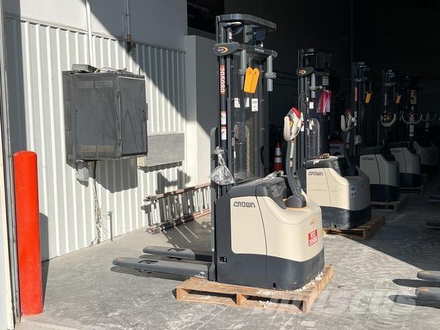 Crown ES 4000 Transpaleti autopropulsanti