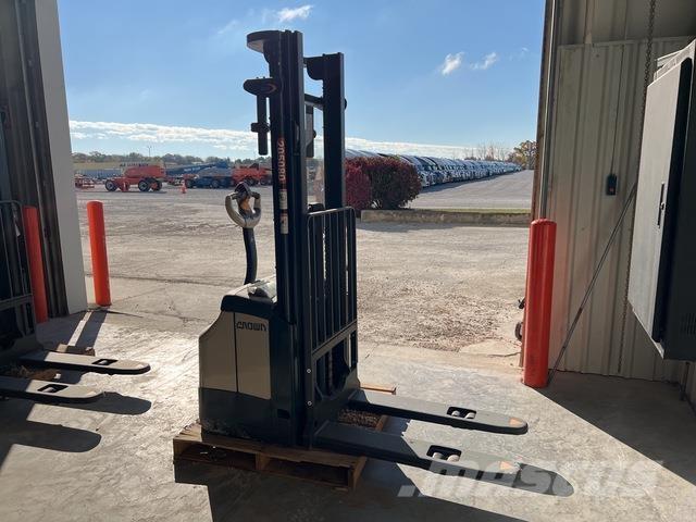 Crown ES 4000 Transpaleti autopropulsanti