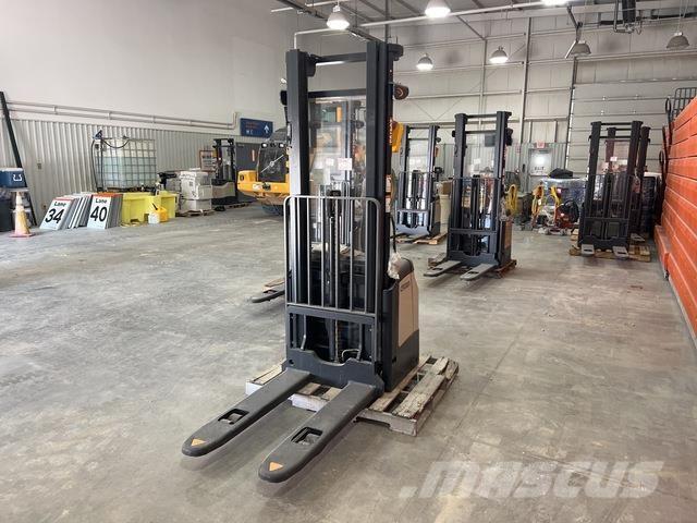 Crown ES 4000 Transpaleti autopropulsanti