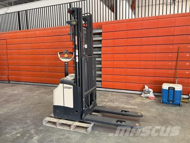 Crown ES 4000 Transpaleti autopropulsanti