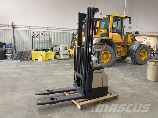 Crown ES 4000 Transpaleti autopropulsanti