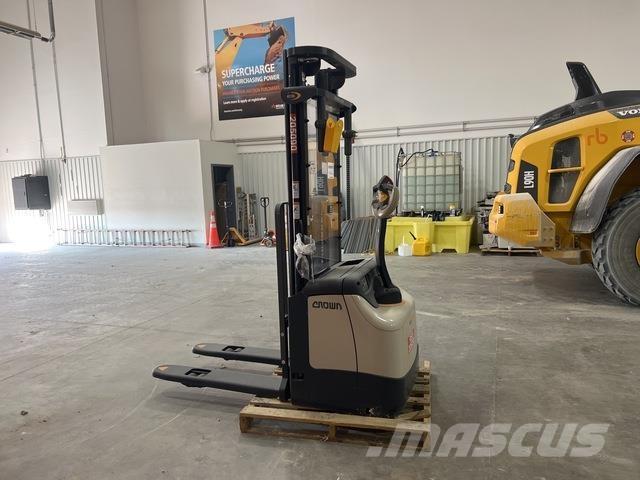 Crown ES 4000 Transpaleti autopropulsanti