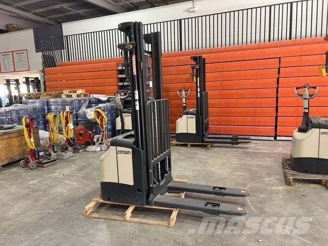 Crown ES 4000 Transpaleti autopropulsanti