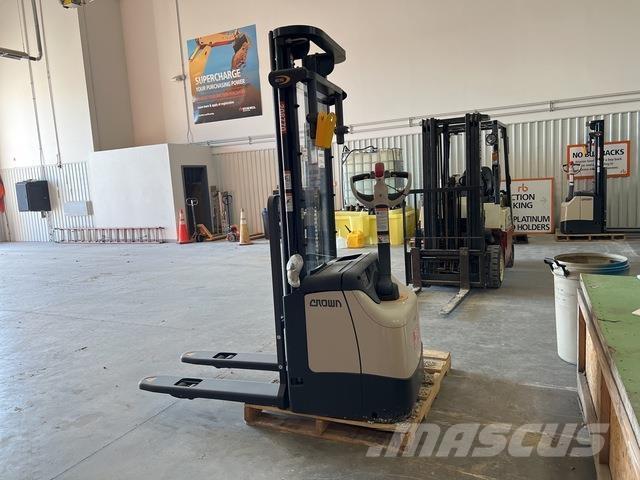 Crown ES 4000 Transpaleti autopropulsanti