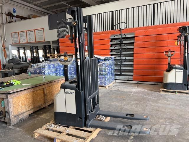 Crown ES 4000 Transpaleti autopropulsanti