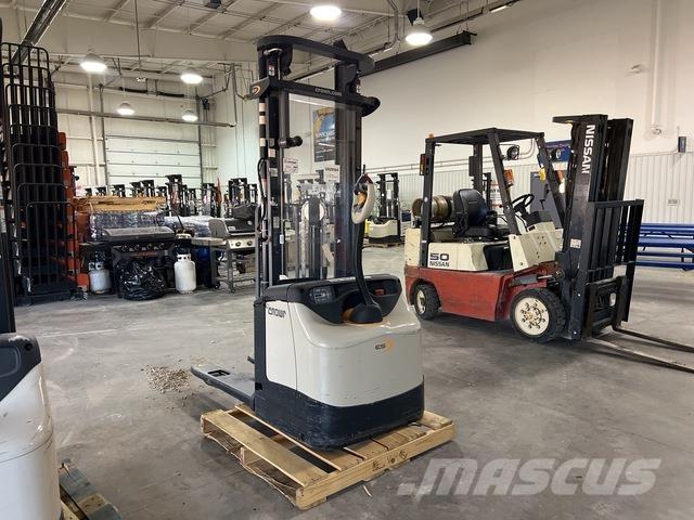 Crown ES 4000 Transpaleti autopropulsanti