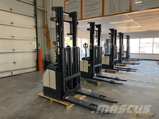 Crown ES 4000 Transpaleti autopropulsanti