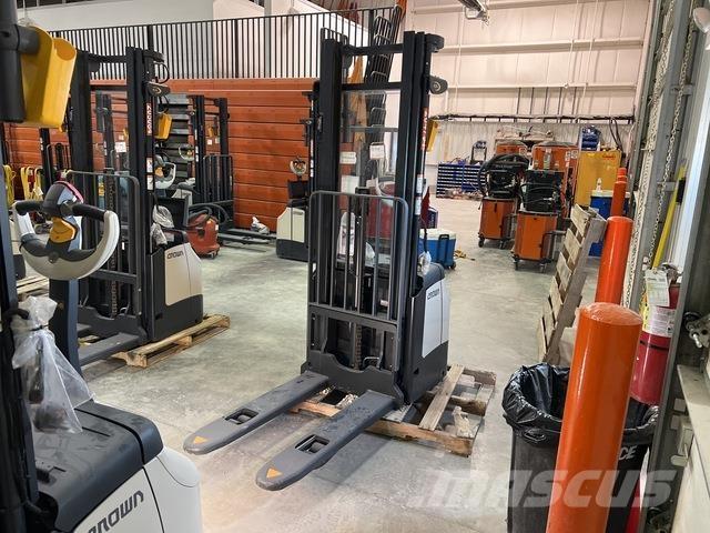 Crown ES 4000 Transpaleti autopropulsanti