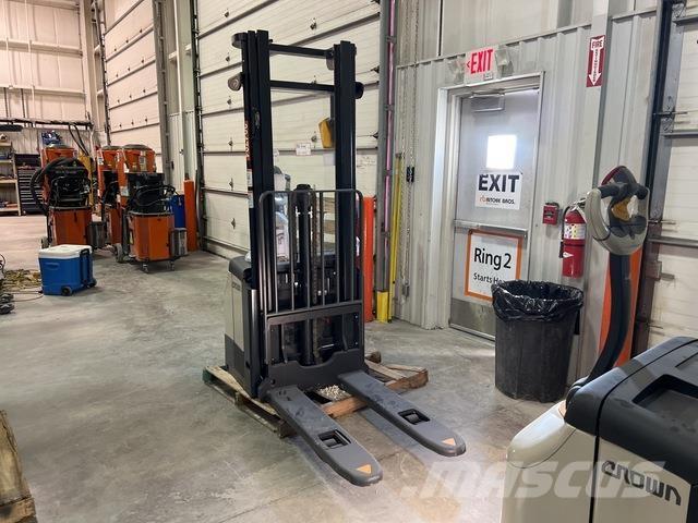 Crown ES 4000 Transpaleti autopropulsanti