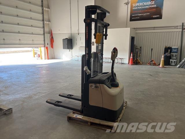 Crown ES 4000 Transpaleti autopropulsanti