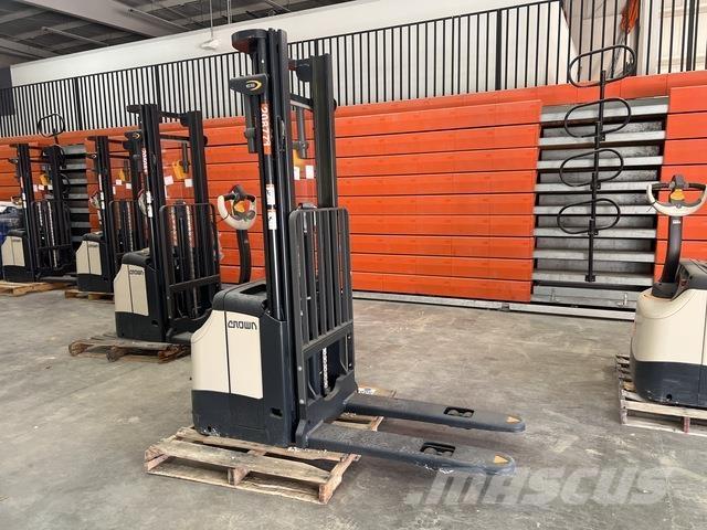 Crown ES 4000 Transpaleti autopropulsanti