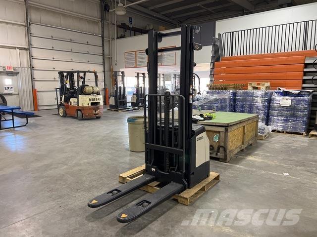 Crown ES 4000 Transpaleti autopropulsanti