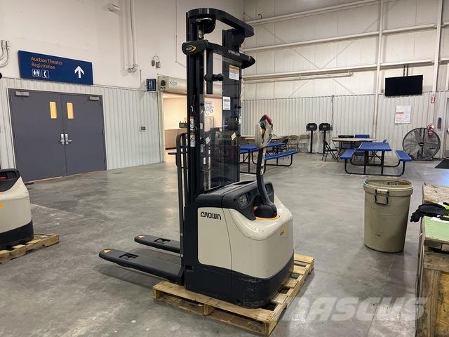 Crown ES 4000 Transpaleti autopropulsanti