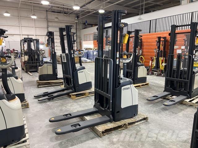 Crown ES 4000 Transpaleti autopropulsanti