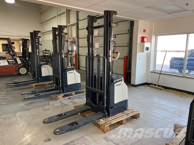 Crown ES 4000 Transpaleti autopropulsanti