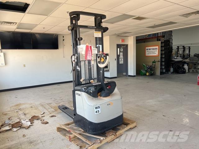 Crown ES 4000 Transpaleti autopropulsanti