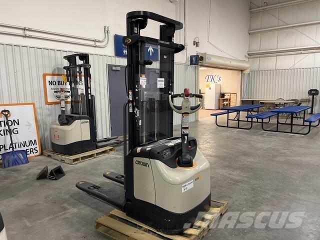 Crown ES 4000 Transpaleti autopropulsanti