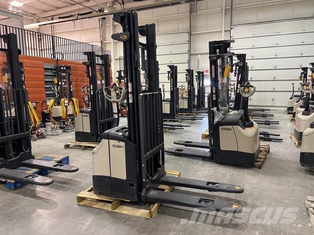 Crown ES 4000 Transpaleti autopropulsanti