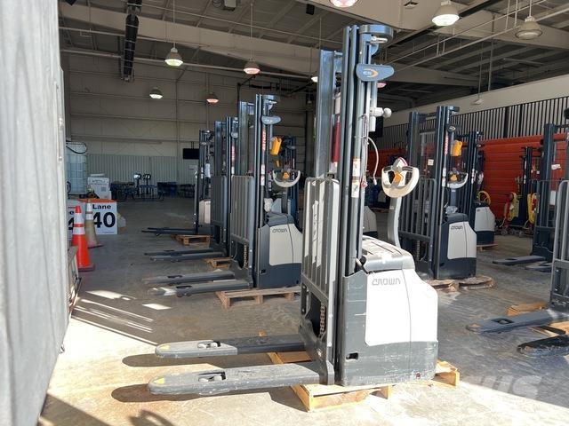 Crown ES 4000 Transpaleti autopropulsanti