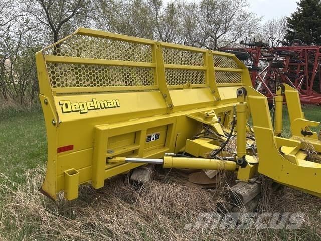 Degelman 6900 buldozere pe roti