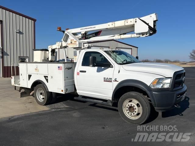 Dodge Ram 5500 Platforme aeriene montate pe camion