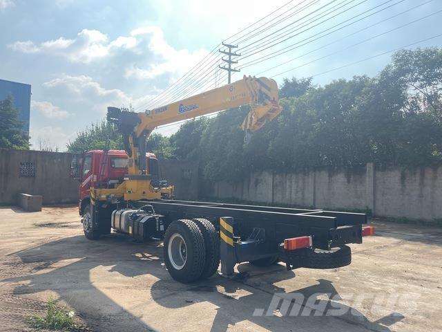 Dongfeng DV3 Camioane cu macara