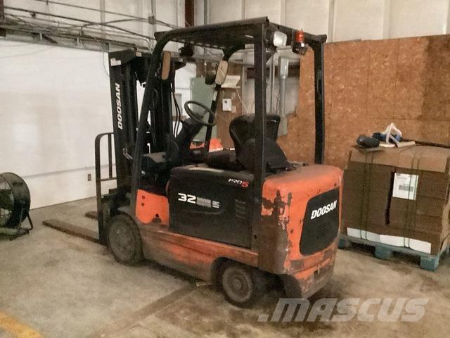 Doosan BC32S-5 Stivuitor electric