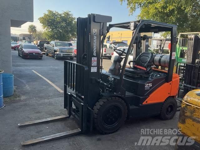 Doosan G25E-7 Utilaje construcții - Altele