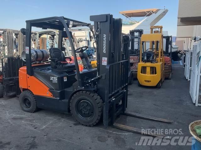 Doosan G25E-7 Utilaje construcții - Altele